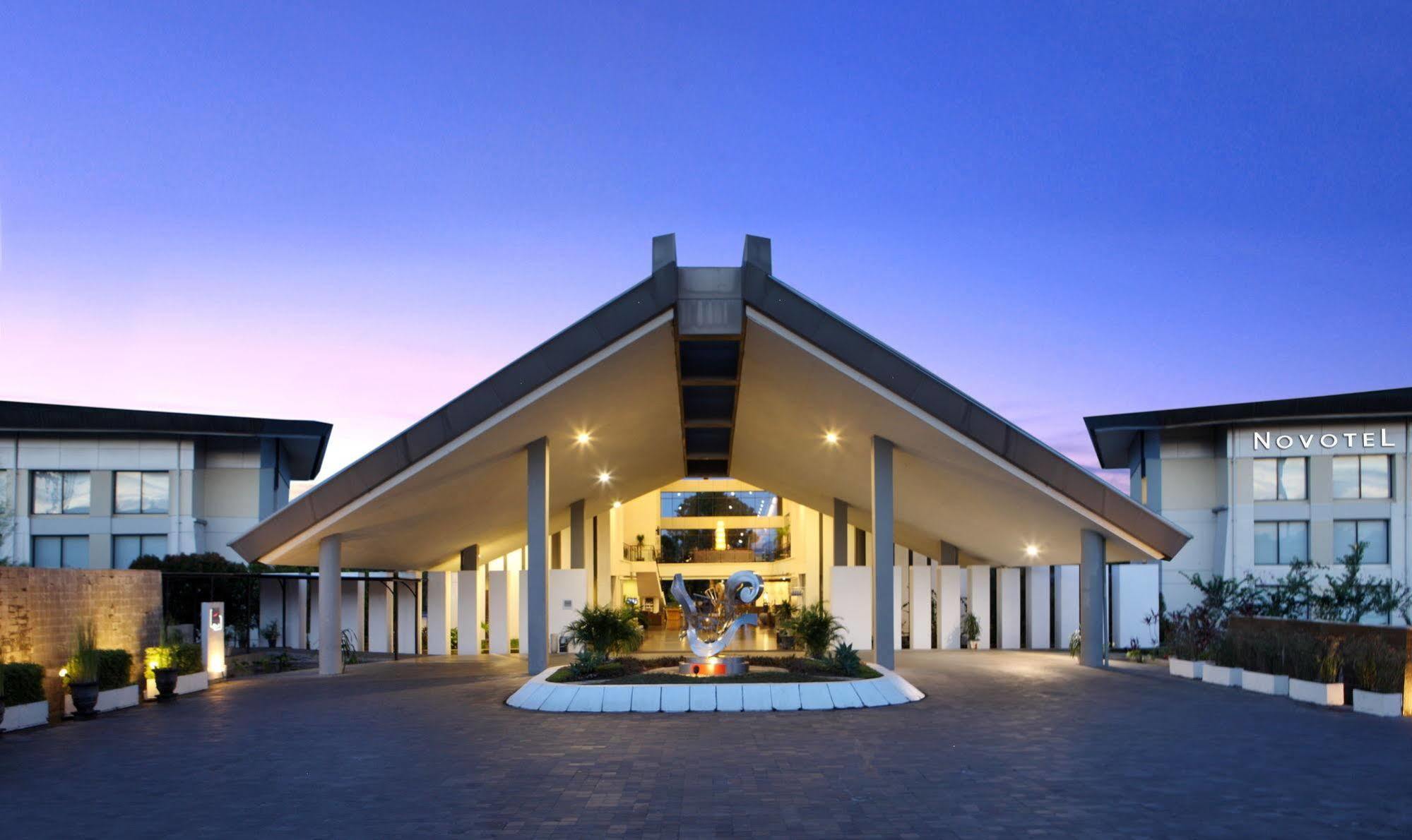 Novotel Golf & Convention Center Hotel