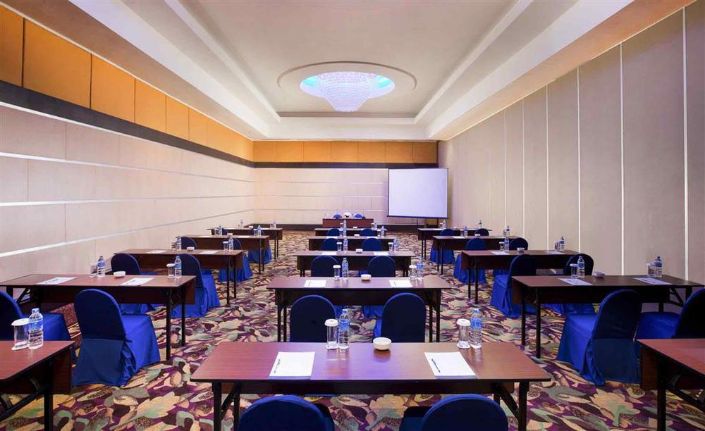 Novotel Golf & Convention Center 4*